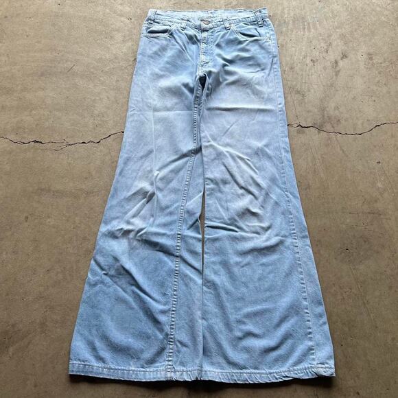 70s Fresh Produce Levi’s Lightwash Bellbottom Jeans 28x30.5”